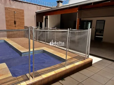 Casa com 4 Quartos à venda, 250m² no Segismundo Pereira, Uberlândia