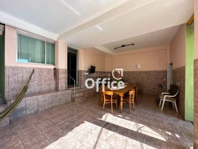 Casa com 5 Quartos à venda, 250m² no Centro, Anápolis