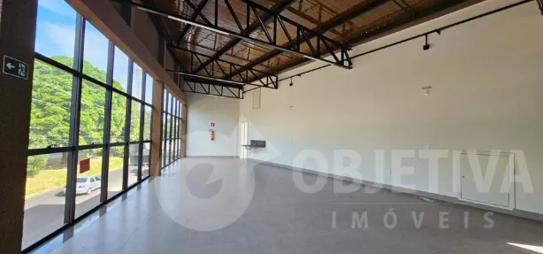 Sala Comercial para alugar, 110m² no Tubalina, Uberlândia