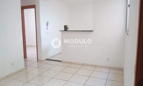 Apartamento com 2 Quartos para alugar, 45m² no Chácaras Tubalina e Quartel, Uberlândia