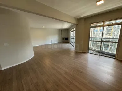 Apartamento com 3 Quartos à venda, 205m² no Água Verde, Curitiba