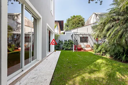 Casa com 4 Quartos para alugar, 480m² no Jardim América, São Paulo