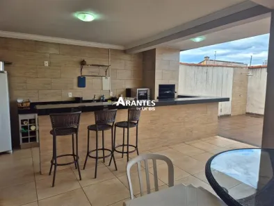 Sobrado com 3 Quartos à venda, 277m² no Cidade Jardim, Uberlândia