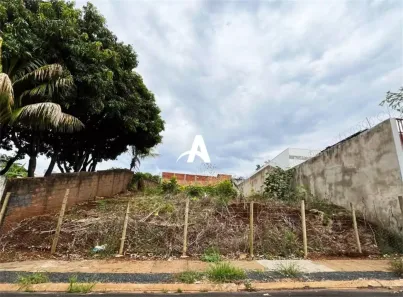 Lote/Terreno à venda, 490m² no Jardim Inconfidência, Uberlândia