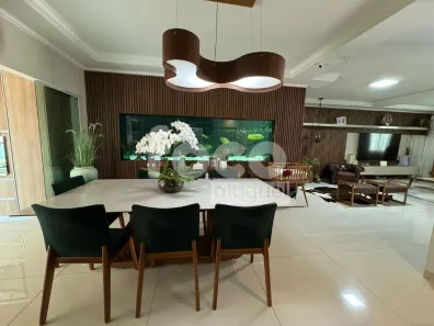 Casa com 3 Quartos para alugar, 230m² no Cidade Jardim, Uberlândia