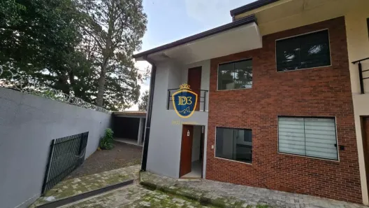 Sobrado com 2 Quartos à venda, 60m² no Uvaranas, Ponta Grossa
