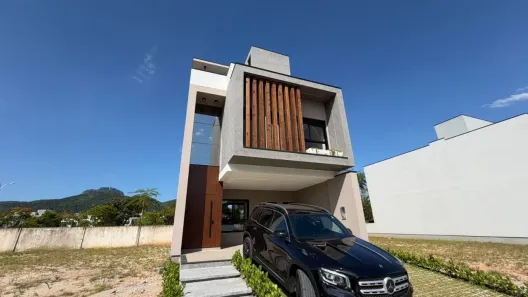 Casa de Condomínio com 4 Quartos à venda, 200m² no Beira Rio, Biguaçu