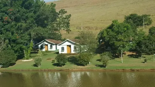 Fazenda/Sítio com 6 Quartos à venda, 1000m² no Cantagalo, Cantagalo