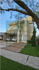 Sobrado com 4 Quartos à venda, 300m² no Piracangaguá, Taubaté