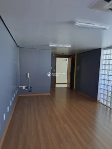 Sala Comercial à venda, 39m² no Passo da Areia, Porto Alegre