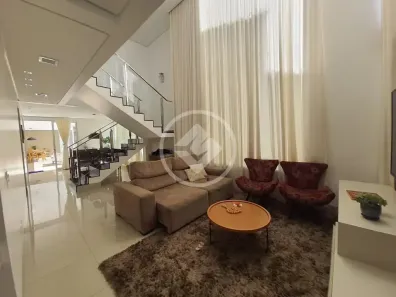 Sobrado com 5 Quartos à venda, 294m² no Segismundo Pereira, Uberlândia