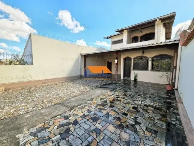 Casa com 4 Quartos à venda, 267m² no Santo André, Belo Horizonte