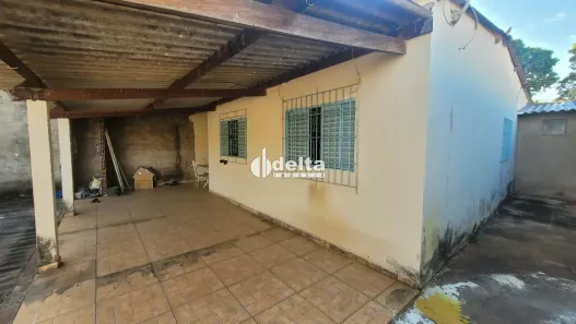 Casa com 3 Quartos à venda, 250m² no Laranjeiras, Uberlândia