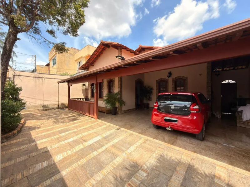 Casa com 3 quartos — Santa Amélia, Belo Horizonte