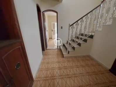 Casa com 3 Quartos para alugar, 213m² no Cândida Câmara, Montes Claros