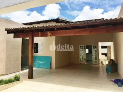 Casa com 4 Quartos à venda, 220m² no Jardim Holanda, Uberlândia