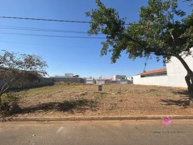 Lote/Terreno à venda, 250m² no Jardim Royal Ville, Leme