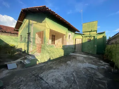 Casa com 5 Quartos à venda, 150m² no Centro, Esmeraldas