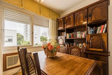 Apartamento com 2 Quartos à venda, 63m² no Vila Ipiranga, Porto Alegre