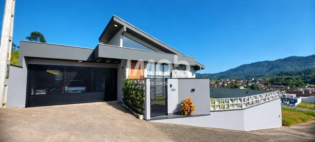 Casa com 3 Quartos à venda, 147m² no Jaraguá 99, Jaraguá do Sul