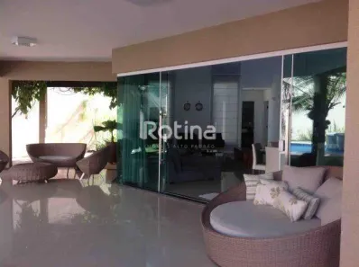 Casa com 4 Quartos à venda, 367m² no Jardim Karaíba, Uberlândia