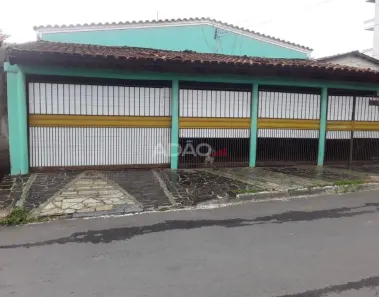Casa com 3 Quartos à venda, 300m² no Setor Garavelo, Goiânia