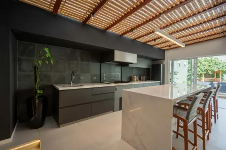 Casa de Condomínio com 4 Quartos à venda, 275m² no São Braz, Curitiba