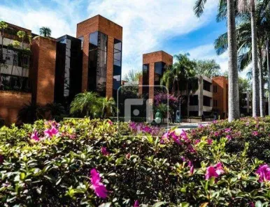 Sala Comercial para alugar, 550m² no Green Valley Alphaville, Barueri