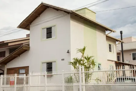 Casa com 4 Quartos à venda, 200m² no Carianos, Florianópolis