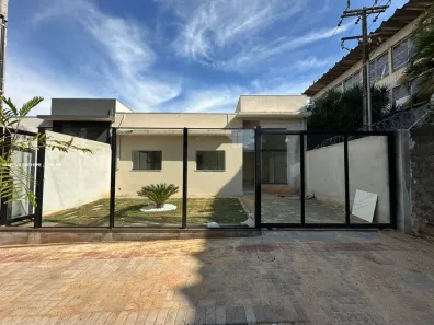 Casa com 3 Quartos à venda, 79m² no Brasília, Londrina