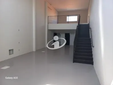 Ponto Comercial para alugar, 135m² no Santa Mônica, Uberlândia