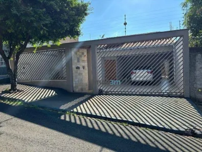 Casa com 4 Quartos à venda, 178m² no Coliseu, Londrina