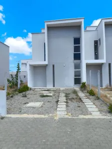 Sobrado com 3 Quartos para alugar, 98m² no , Aquiraz