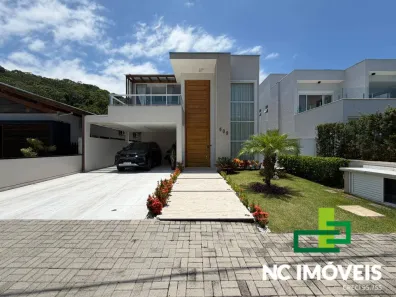 Casa de Condomínio com 4 Quartos à venda, 320m² no Balneário Copacabana, Caraguatatuba