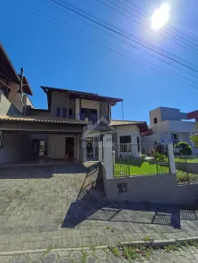 Sobrado com 3 Quartos à venda, 420m² no Vila Nova, Jaraguá do Sul