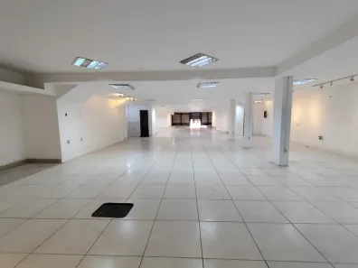 Ponto Comercial para alugar, 560m² no Centro, Macaé