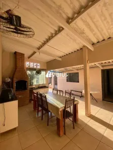 Casa com 2 Quartos à venda, 122m² no Segismundo Pereira, Uberlândia