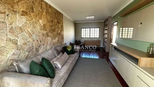 Sobrado com 5 Quartos à venda, 320m² no Centro, Taubaté
