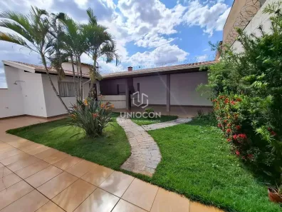 Casa com 3 Quartos à venda, 225m² no , Sacramento
