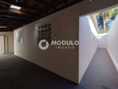 Casa com 3 Quartos para alugar, 115m² no Cazeca, Uberlândia