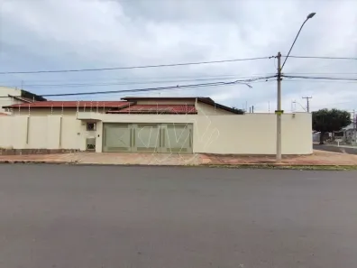 Casa com 3 Quartos para alugar, 245m² no Vila Harmonia, Araraquara