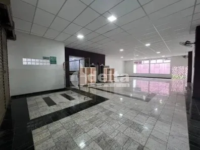 Ponto Comercial à venda, 327m² no Daniel Fonseca, Uberlândia