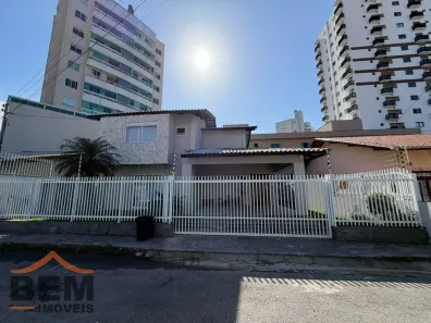 Casa com 3 Quartos à venda, 230m² no Centro, Itajaí