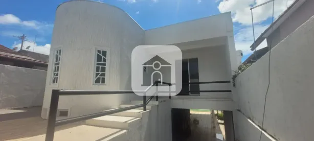 Sobrado com 4 Quartos à venda, 219m² no Centro, Araguari