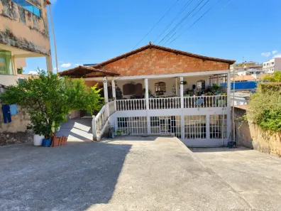 Casa com 3 Quartos à venda, 210m² no Industrial, Contagem