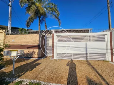 Casa com 3 Quartos para alugar, 10m² no Centro, Marília