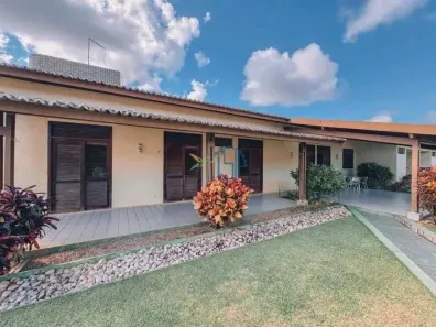 Casa com 3 Quartos à venda, 285m² no Candelária, Natal