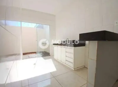 Casa com 2 Quartos para alugar, 50m² no Shopping Park, Uberlândia