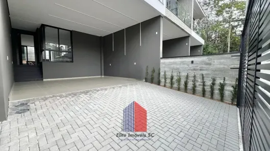 Sobrado com 3 Quartos à venda, 202m² no Anita Garibaldi, Joinville