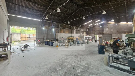Galpão/Depósito/Armazém para alugar, 677m² no Nova Petrópolis, São Bernardo do Campo